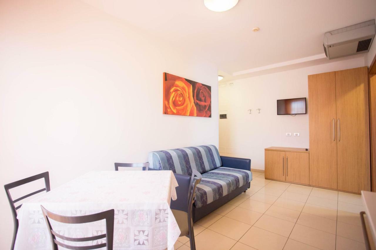 Residence Marzia Rimini Luaran gambar